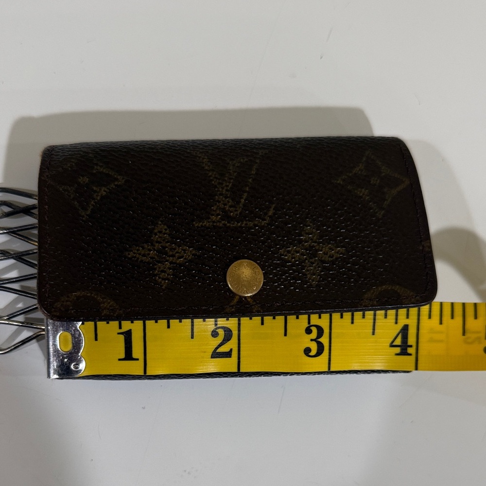 Louis Vuitton Authentic Key-Holder Louis Vuitton Unisex Key-Chain - Picture 13 of 14
